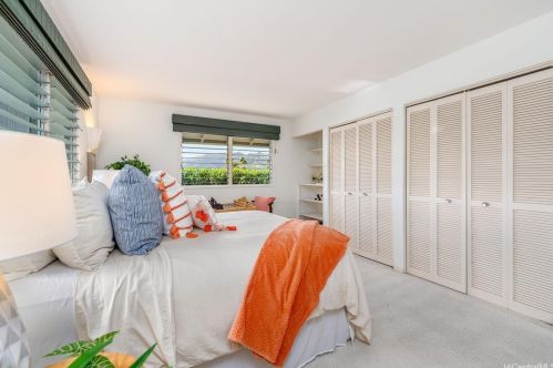 80 Makaweli St, Honolulu HI  96825-2147 exterior