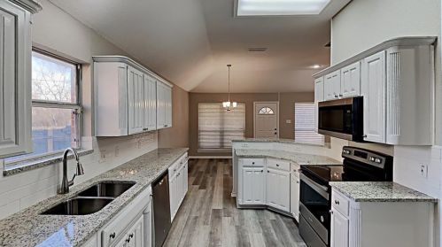 8129 Hulen Park Cir, Fort Worth TX  76123-1422 exterior
