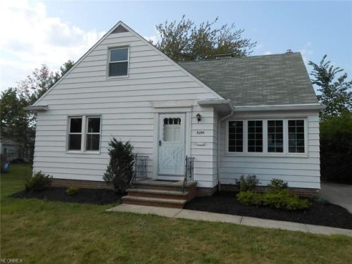 5295 Oakmont Dr, Cleveland OH  44124-2724 exterior