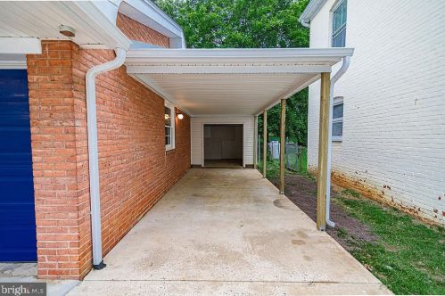 415 Liberty St, Charles Town WV  25414-1827 exterior