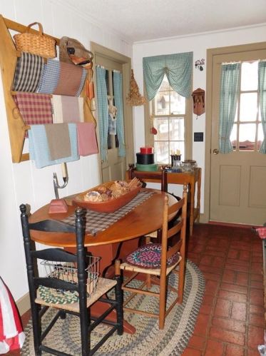 26 Canario Dr, Warren, RI 02885-4205