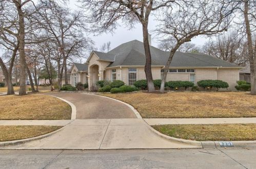 8301 Thorndyke Dr, Fort Worth TX  76182-8632 exterior
