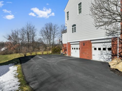 113 Springhill Dr, Noblestown, PA 15071-3711