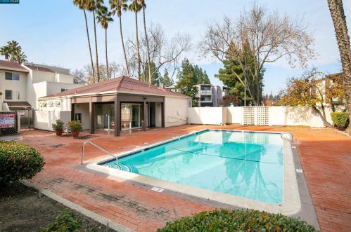 1700 Laguna St, Concord CA  94520-2950 exterior