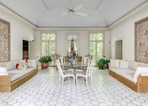 1820 Garraux Rd, Atlanta GA  30327-2504 exterior