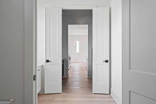 695 Moores Mill Rd, Atlanta GA  30327-0015 exterior