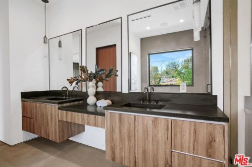 4736 Burnet Ave, Van Nuys CA  91403-2412 exterior