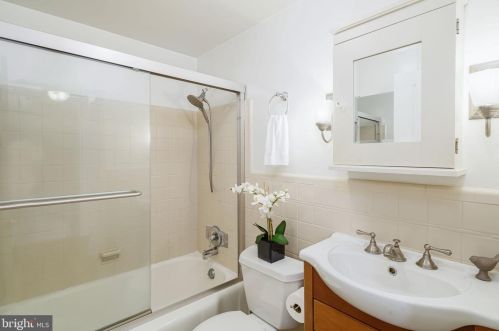 762 Mount Vernon Ave, Tavistock NJ  08033-2817 exterior