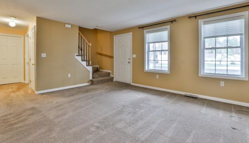 38 Scottsdale Dr, Hudson NH  03051-3750 exterior