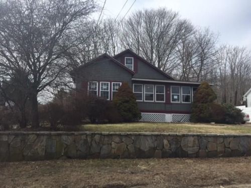 18 Read Ave, Coventry, RI 02816-7365