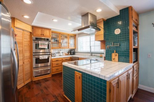 16273 Rancho Escondido Dr, Riverside CA  92506-5814 exterior