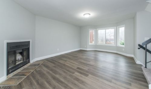 142 Nottingham Sq, Hackettstown NJ  07840-4236 exterior