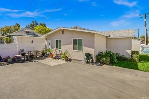 611 Broadway, Anaheim CA  92805-4101 exterior