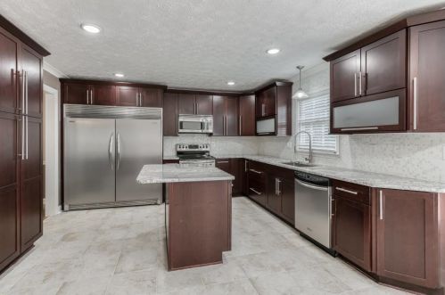 320 Shore Dr, Suwanee, GA 30024-3557