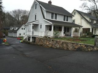 10 Jackson St, Cos Cob CT  06807-2305 exterior