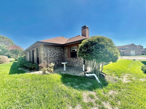 1702 Mayflower Dr, Carrollton TX  75007-3023 exterior