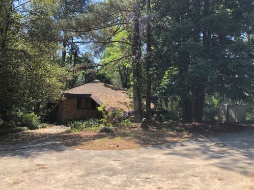 1271 Eastview Rd, Conyers, GA 30012-4559