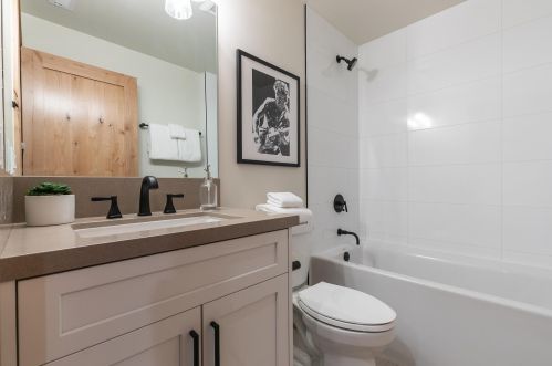 11768 Rhineland Ave, Truckee CA  96161-7069 exterior