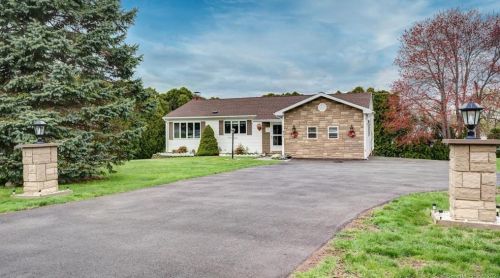 985 Maple St, Hartford, CT 06109-4145