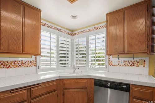 8623 Mesa Oak Dr, Riverside CA  92508-3123 exterior