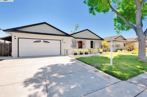 794 Lusterleaf Dr, Sunnyvale, CA 94086-8153
