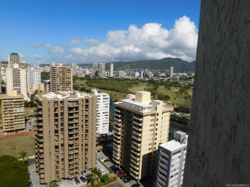 300 Wai Nani Way, Honolulu HI 96815-3961 exterior