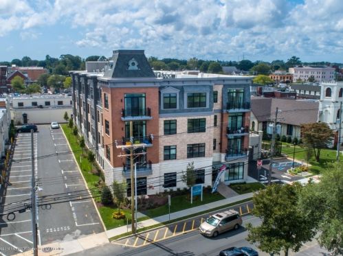 55 Front St, Tinton Falls, NJ 07701-1621