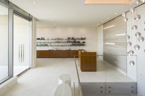 383 Kalaimoku St, Honolulu HI  96815 exterior