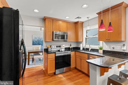 8009 Parklane Ct, Springfield, VA 22153-2616