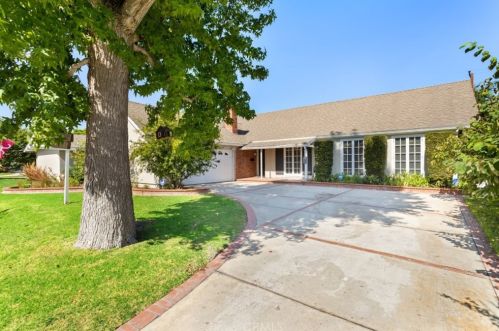 3021 Tigertail Dr, Los Alamitos, CA 90720-5238