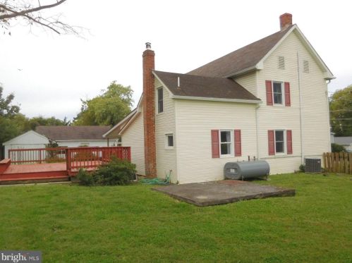 225 Crescent St, Boyce, VA 22620-9710