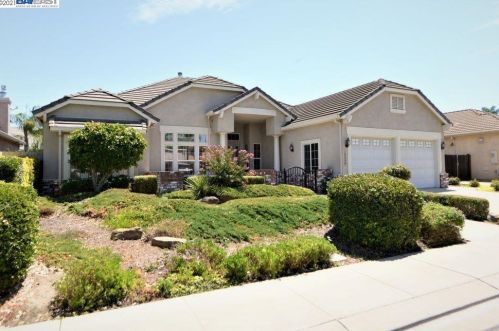 1028 Marigold Ln, Manteca, CA 95336-8674