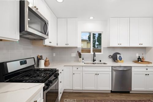 11609 Atkinson Ave, Hawthorne CA  90250-1827 exterior