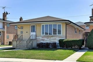 8541 Carmen Ave, Chicago, IL 60656-2705