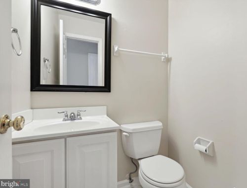 1535 Chatham Colony Ct, Herndon VA  20190-4204 exterior