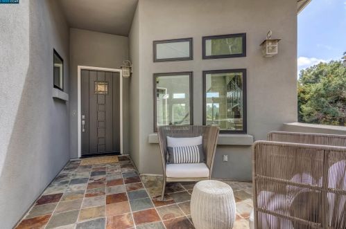7164 Buckingham Blvd, Berkeley, CA 94705-1715