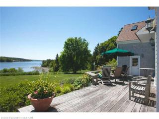 46 Main Rd, Sedgwick, ME 04676-3015