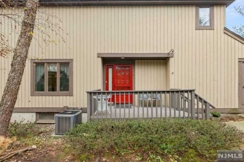 66 Cummings Ct, Mahwah, NJ 07430-3313
