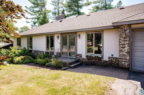 2033 Woodhaven Ln, Duluth, MN 55803-2448