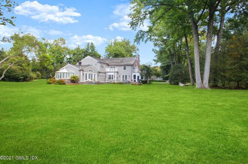 8 Cathlow Dr, Riverside, CT 06878-2602
