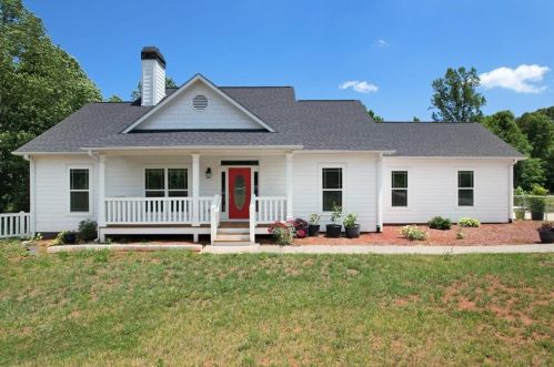 5875 Henson Rd, Gainesville, GA 30506-2916