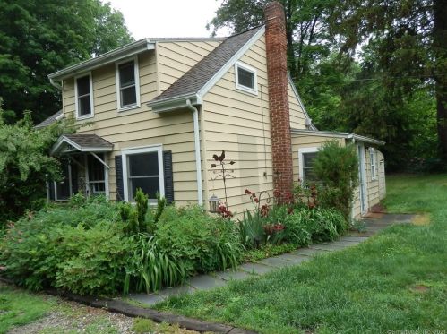 383 Main St, Upper Stepney CT  06468-1136 exterior