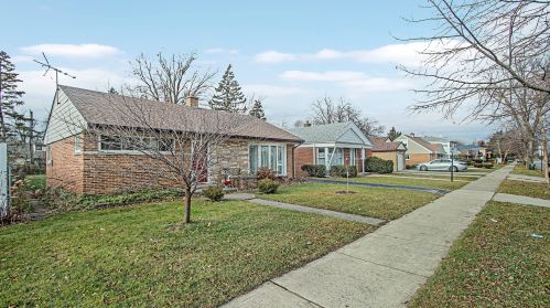 7908 Harlem Ave, Niles, IL 60714-3204