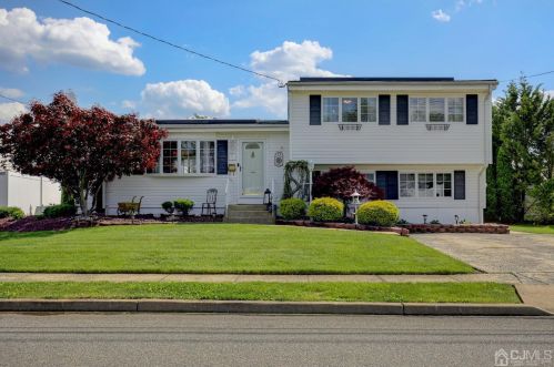 31 Karl Dr, Old Bridge, NJ 08857-2525
