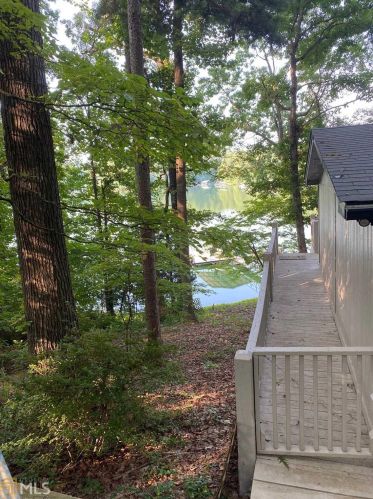 1318 Lakeside Trl, Martin, GA 30557-5049