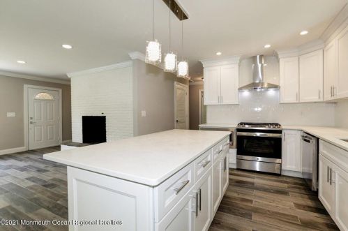 71 Bamm Hollow Rd, Middletown NJ  07748-3259 exterior