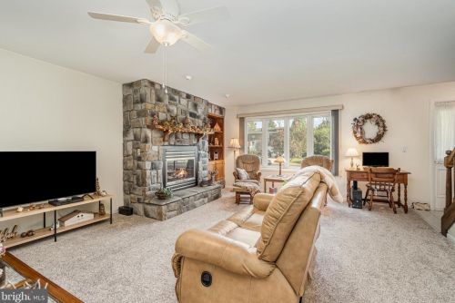 904 Pheasant Dr, Carlisle PA 17013-1255 exterior