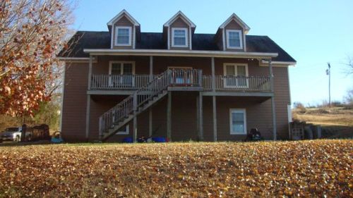 1699 Hwy 48, Dickson TN  37055-4156 exterior