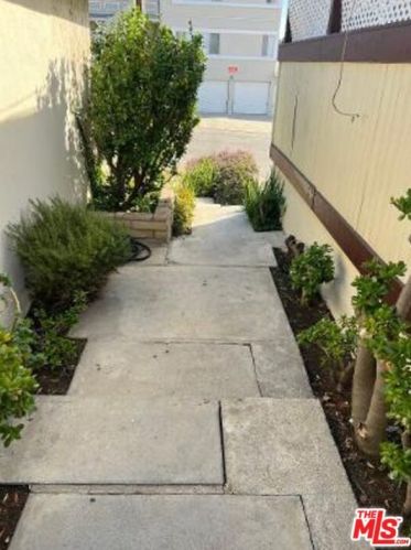 7234 La Cienega Blvd, Inglewood, CA 90302-7601