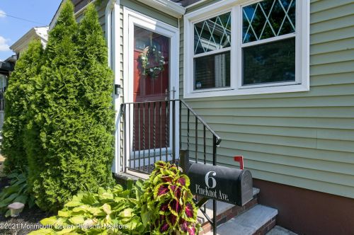 6 Pineknot Ave, Hazlet, NJ 07730-2419